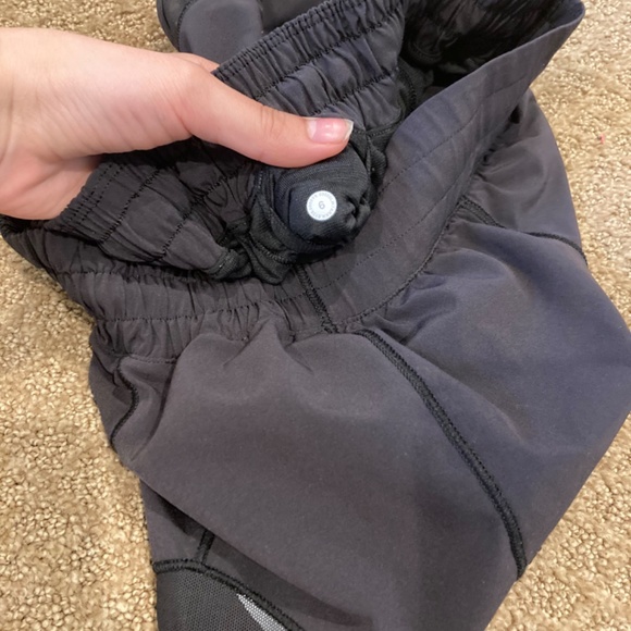 Lululemon Hotty Hot Shorts 2.5 inch Size 6 - Picture 12 of 12